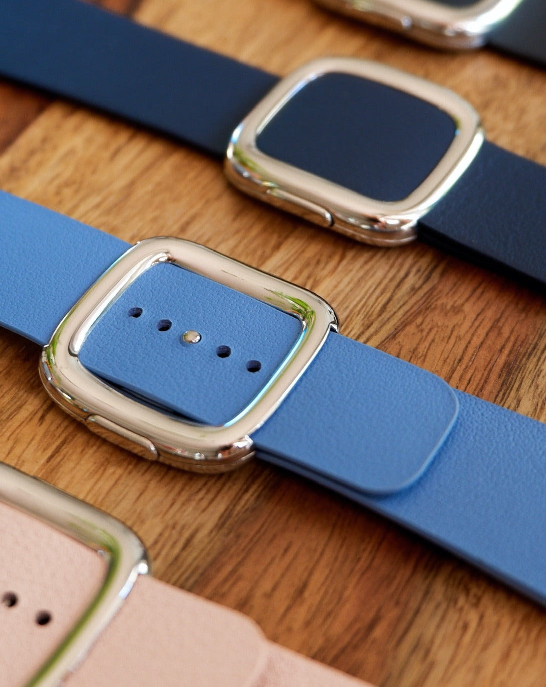 Magnetic Buckle, Modern Buckle Deep Sea | Modernes Lederarmband für Apple Watch (Blau)-Apple Watch Armbänder kaufen #farbe_deep sea